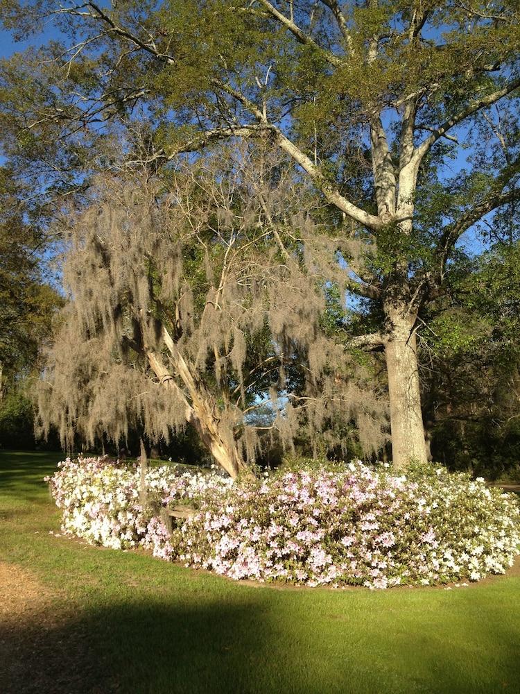 Monmouth Historic Inns and Gardens photo 34