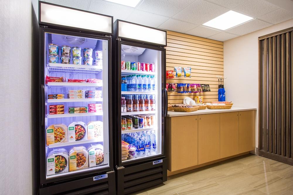 Holiday Inn Express and Suites - Petersburg - Fort Lee by IHG photo 30