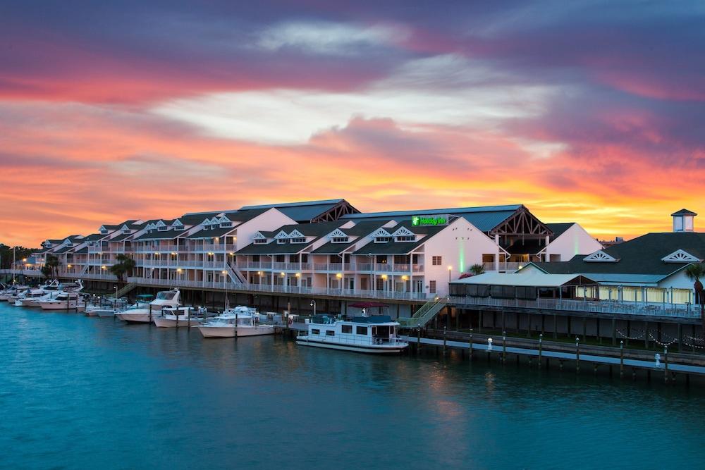Holiday Inn & Suites Clearwater Beach S-Harbourside by IHG — hotel in Indian Rocks Beach