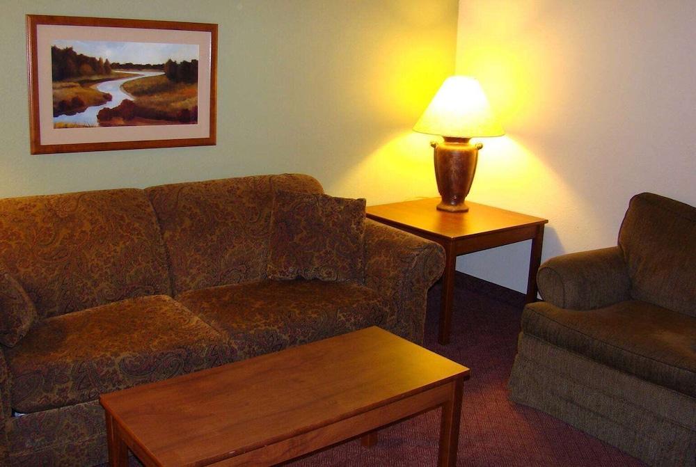AmericInn by Wyndham Kewanee photo 97