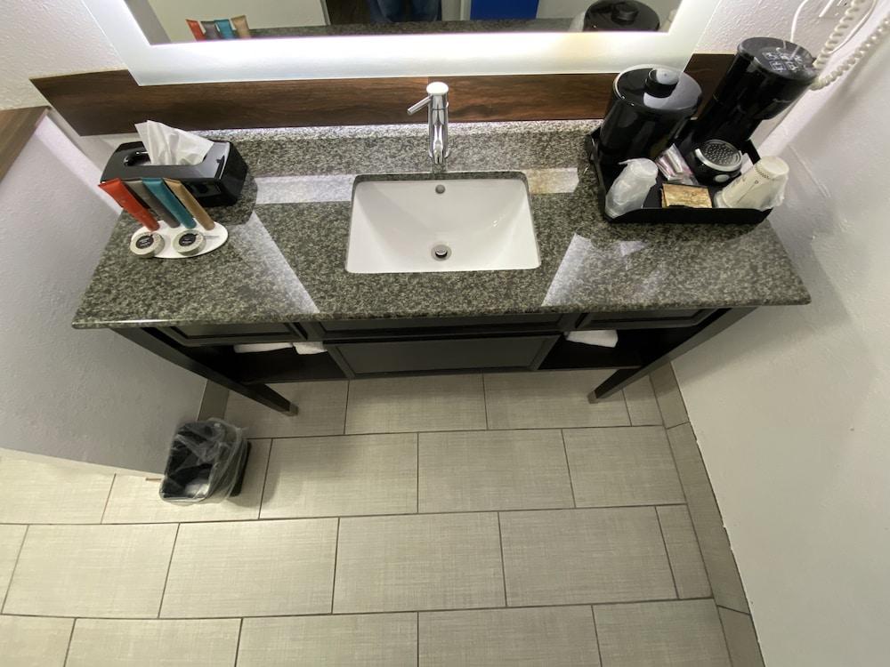 Lx Hotel, Powered by ACW Circle photo 79