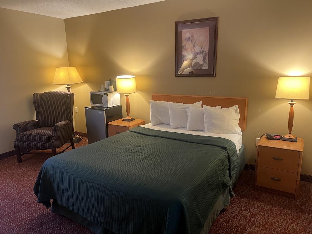 All Seasons Inn & Suites photo 2