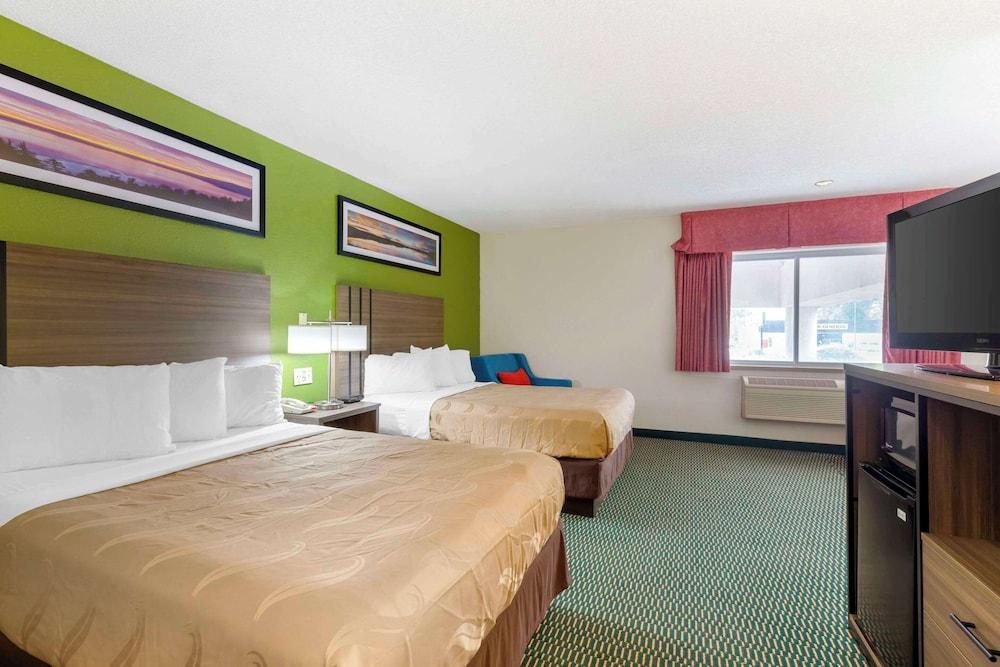 Quality Inn Huron photo 13