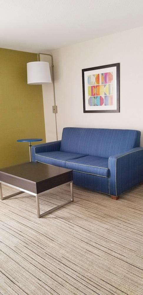 Holiday Inn Express & Suites Troy by IHG photo 37