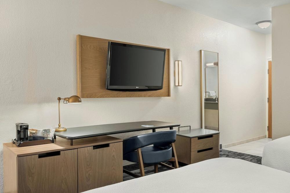 Fairfield by Marriott Mt Pleasant photo 7