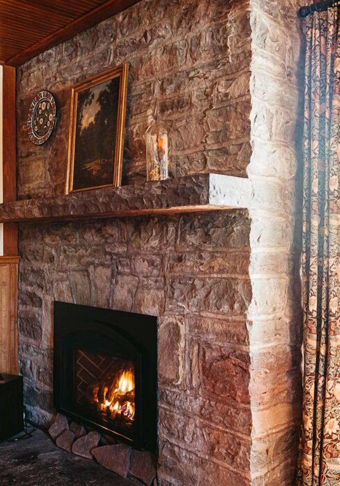 Deer Mountain Inn photo 30