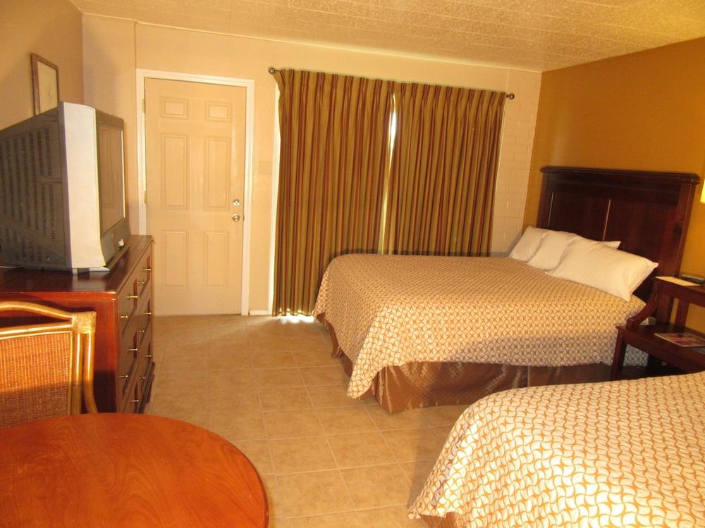 El Patio Inn photo 21