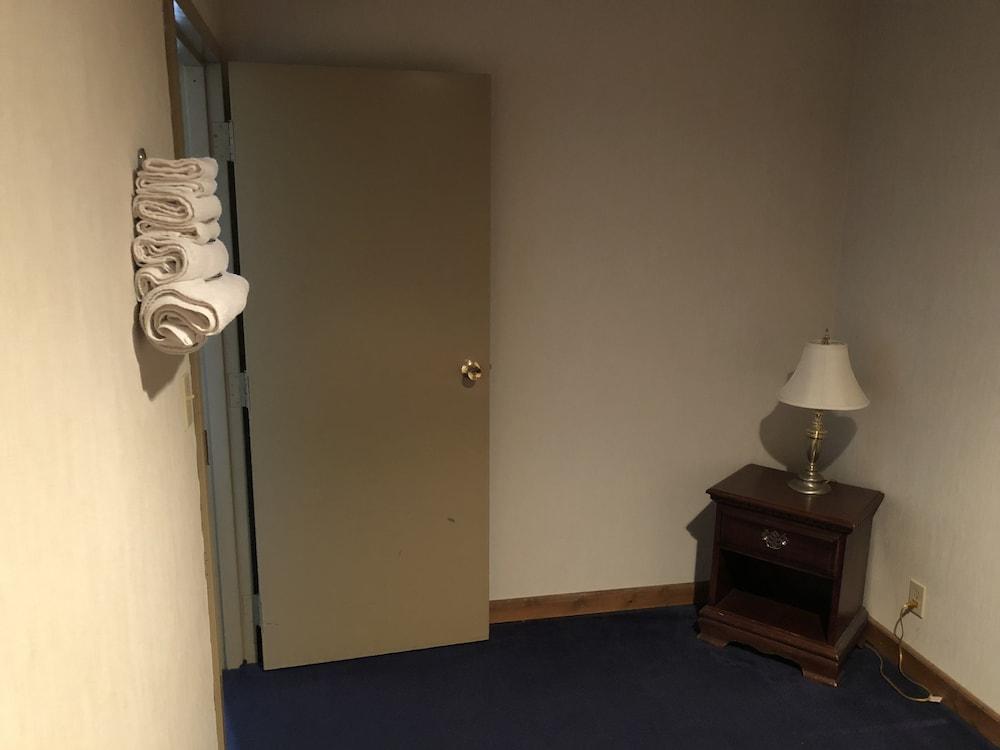 Denison Inn & Suites photo 18
