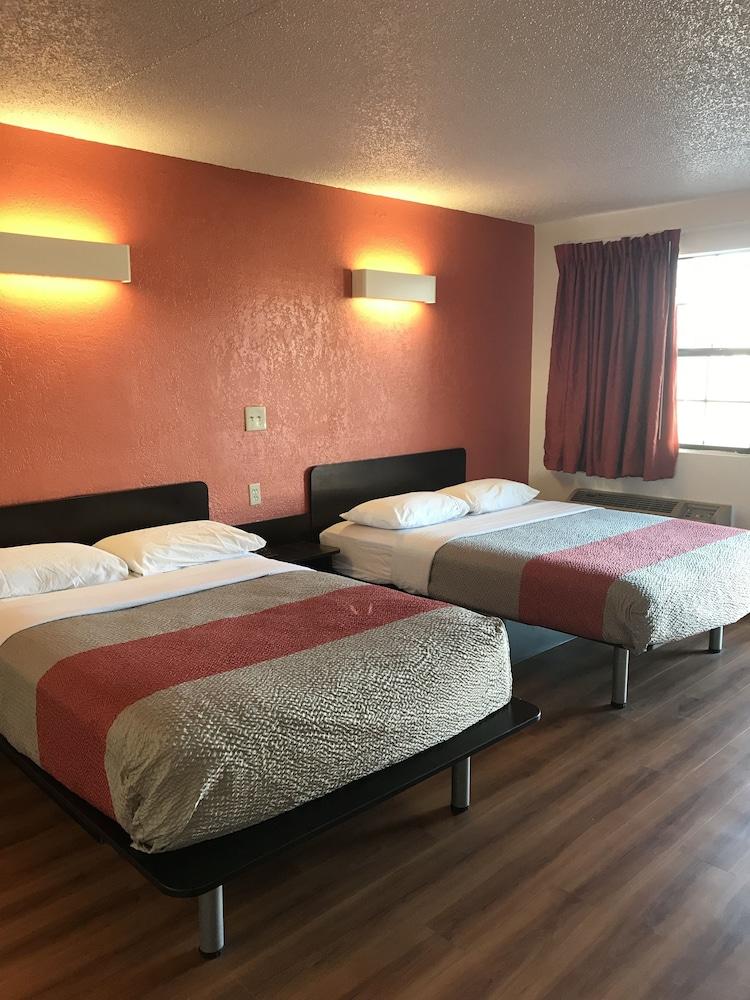 Econo Lodge photo 9