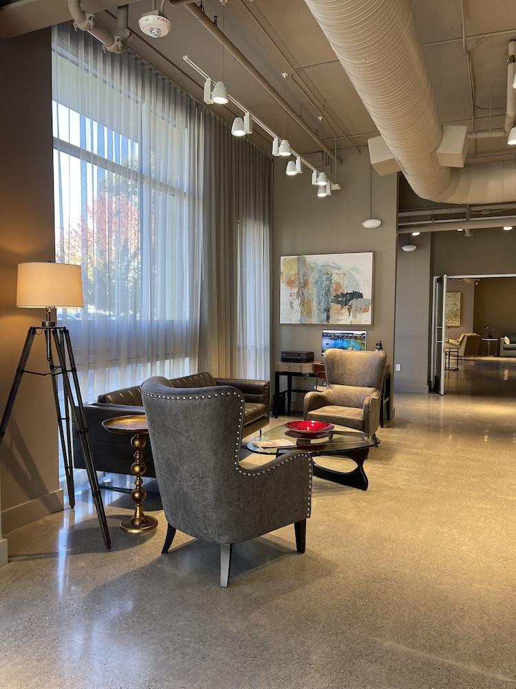 Art House Hotel and Suites photo 2