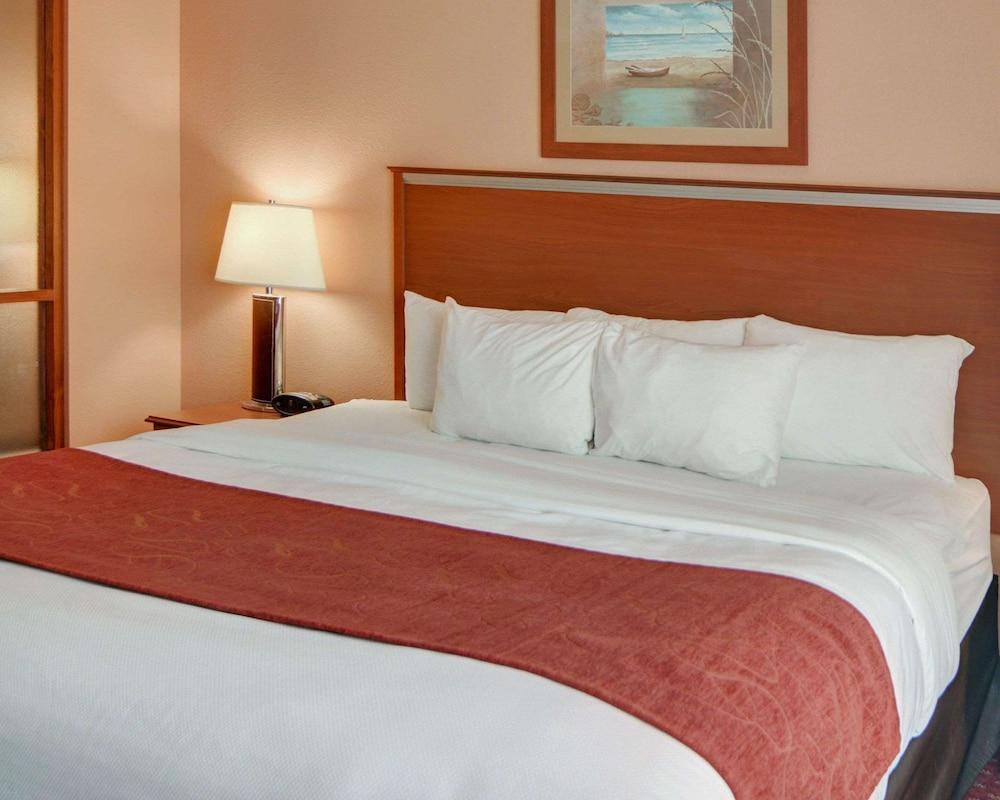 Quality Suites Near Cedar Creek Lake photo 26