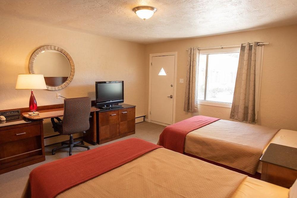 Circle R Motel photo 12