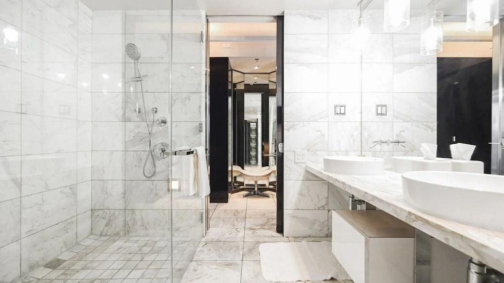One Bedroom | 1.5 Baths & Living Room | Jet Tub – Palms Place StripSuite photo 26