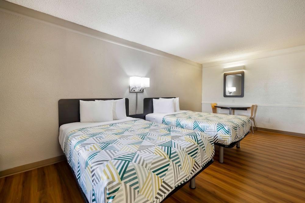 Motel 6 Beaumont, TX photo 24