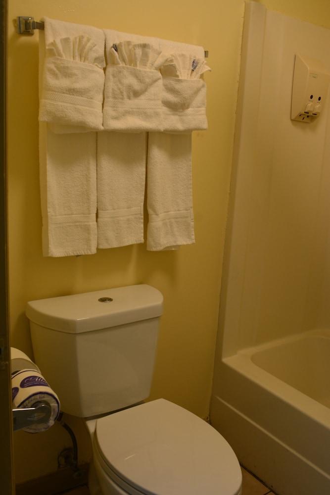 Southern Inn Lumberton photo 11