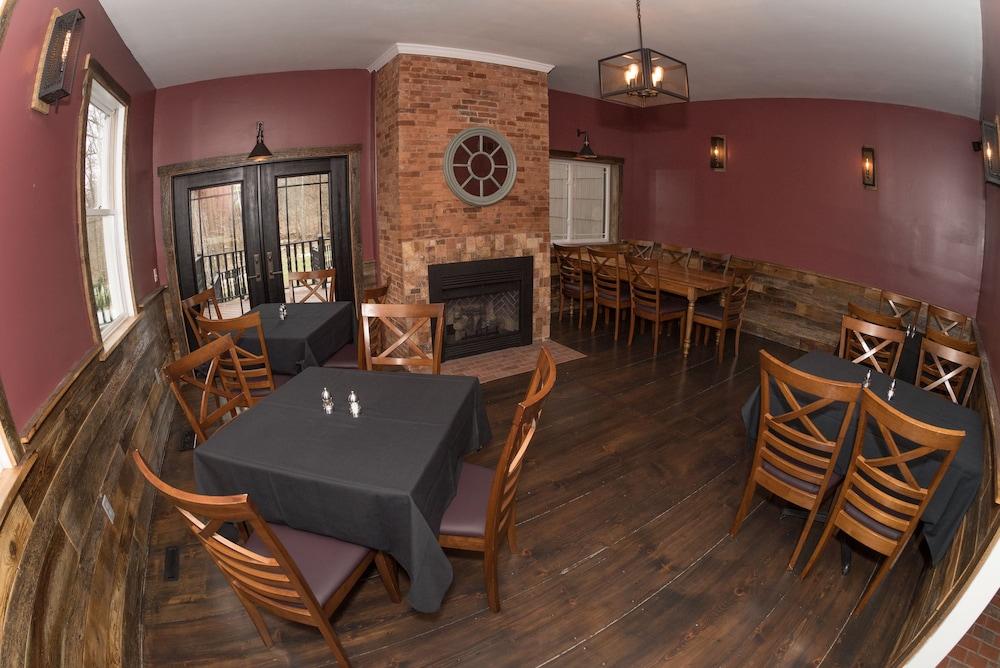 Creekside Inn photo 18