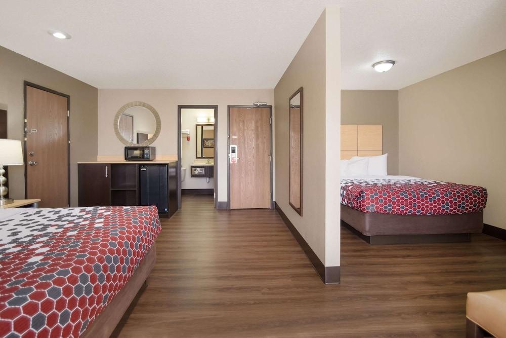 Econo Lodge Grand Forks near University photo 31