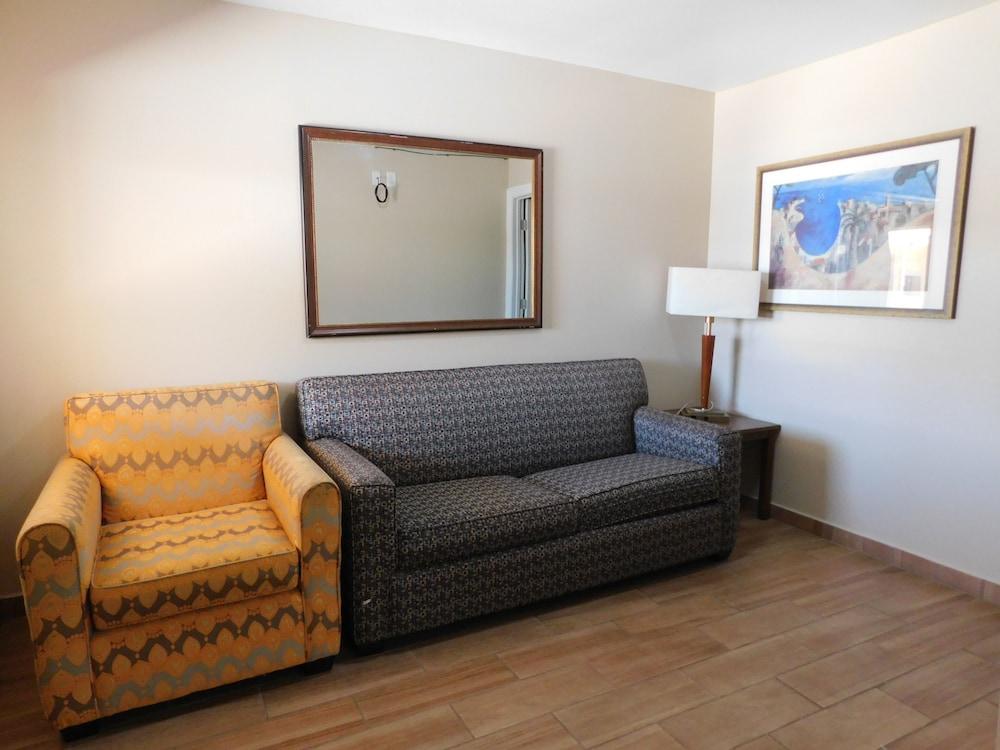 Hillcrest Motel photo 16