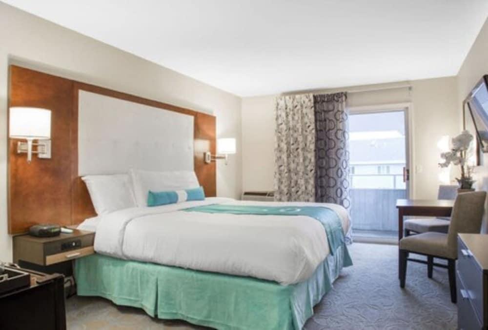 Aqua Blue Hotel photo 18