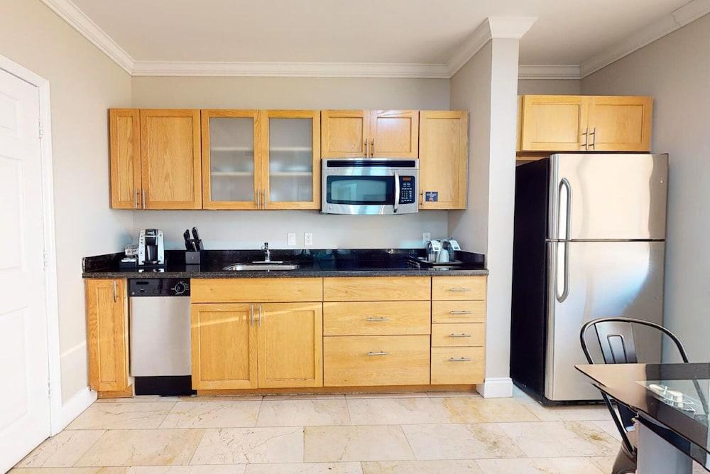 Nuvo Suites Hotel photo 23
