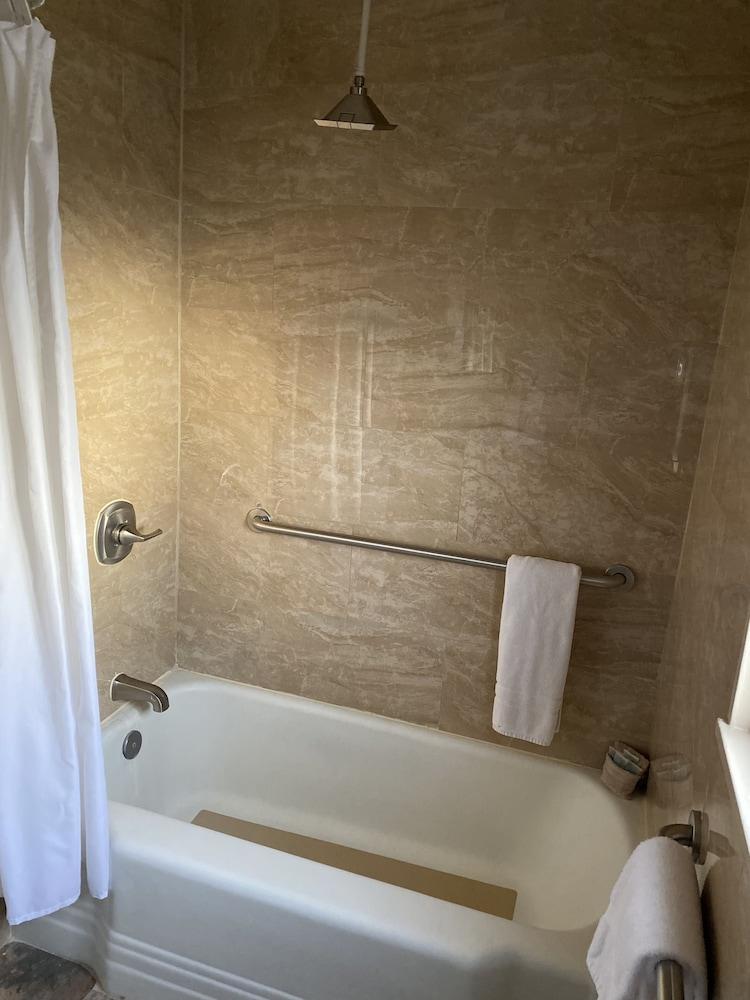Rainbow Inn & Cottages photo 14