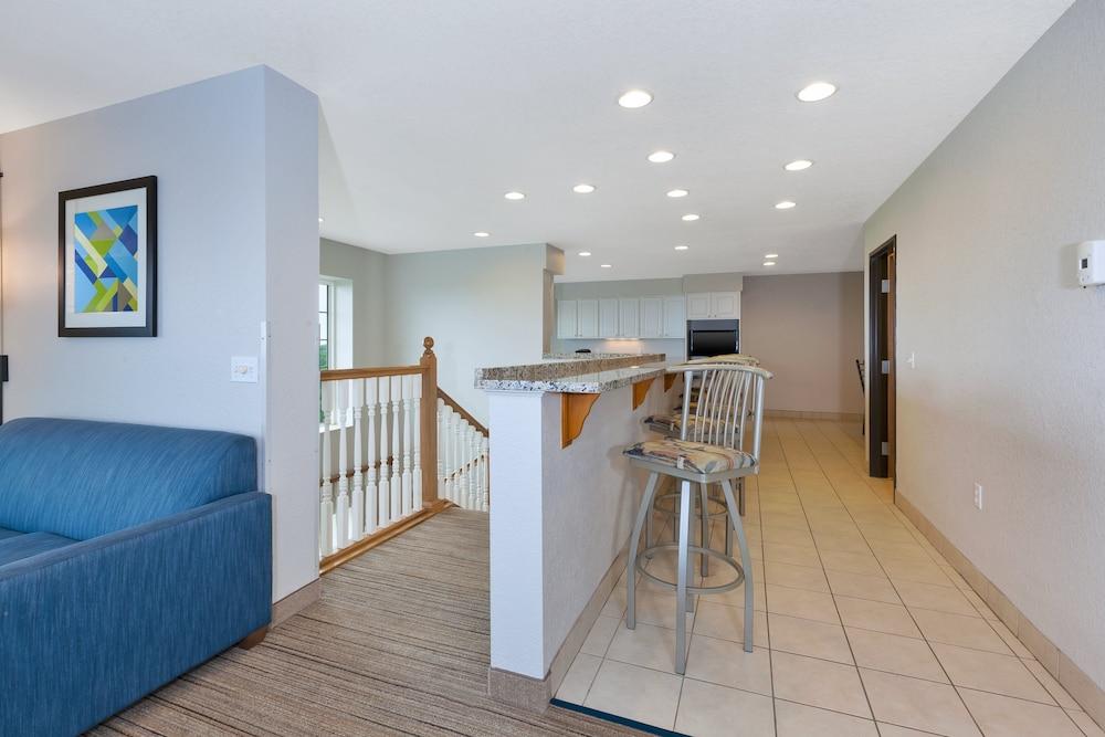 Holiday Inn Express & Suites Petoskey by IHG photo 42