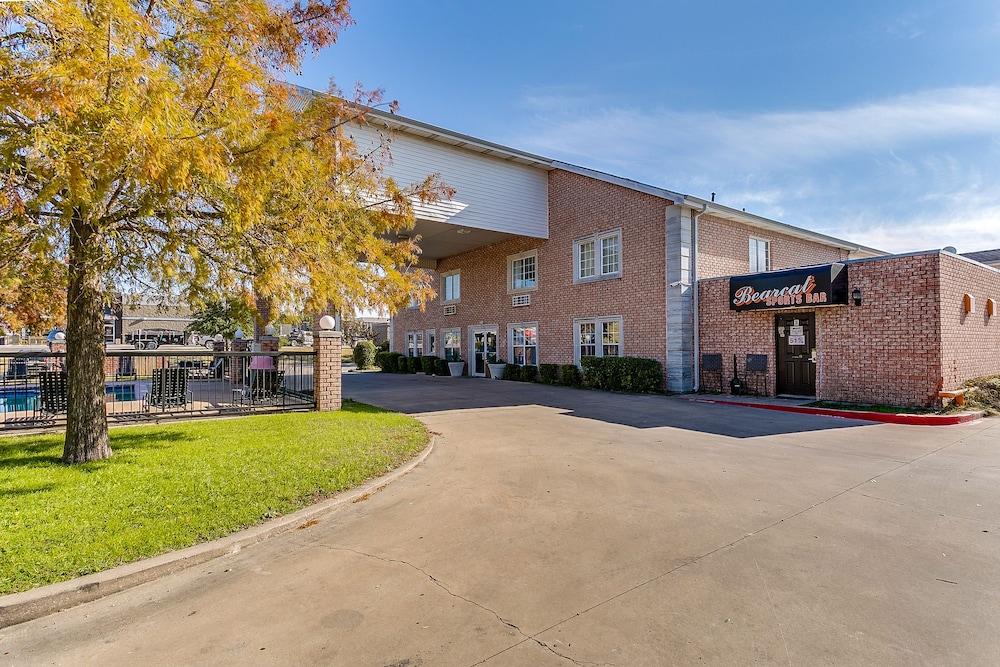 Baymont by Wyndham Willow Park photo 12