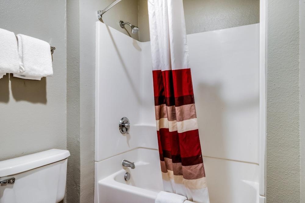 Econo Lodge Vallejo Fairgrounds photo 24