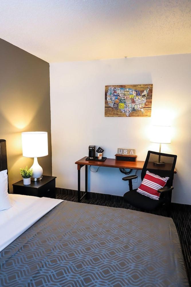 Econo Lodge Auburn I-95 photo 8