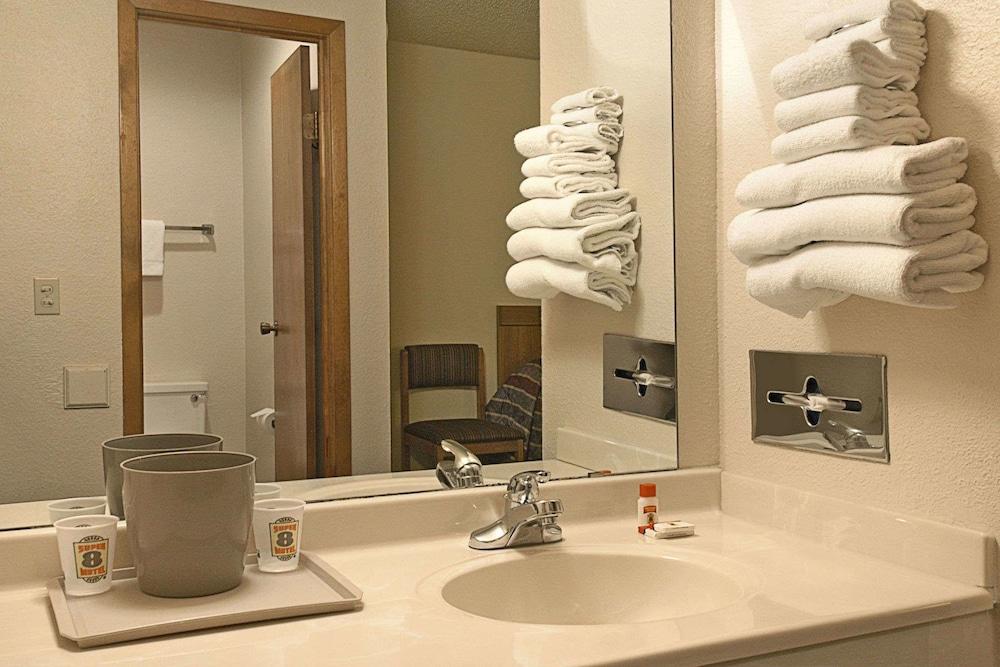 Holiday Inn Express Hotel & Suites Brownfield by IHG photo 31