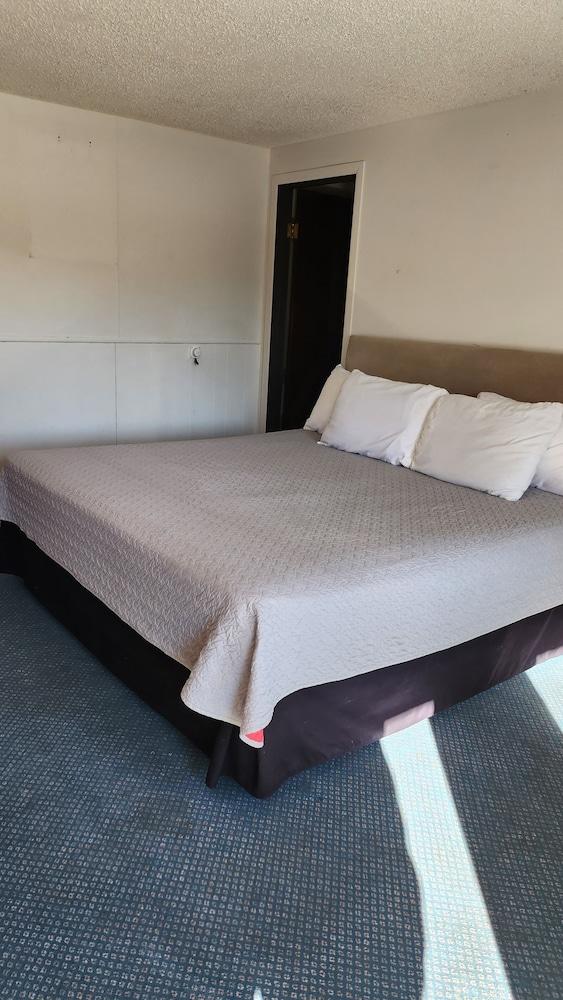 Golden Arrow Motel photo 15