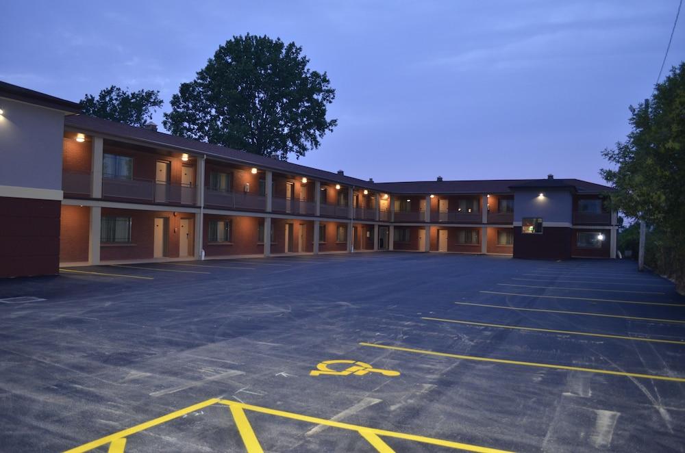 AArya Hotel By Niagara Fashion Outlets photo 39