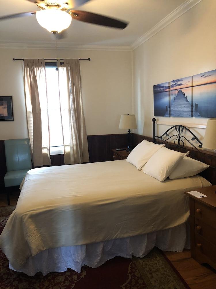 Water Street Inn photo 14