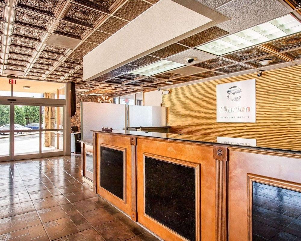 Clarion Inn & Suites University Center photo 21