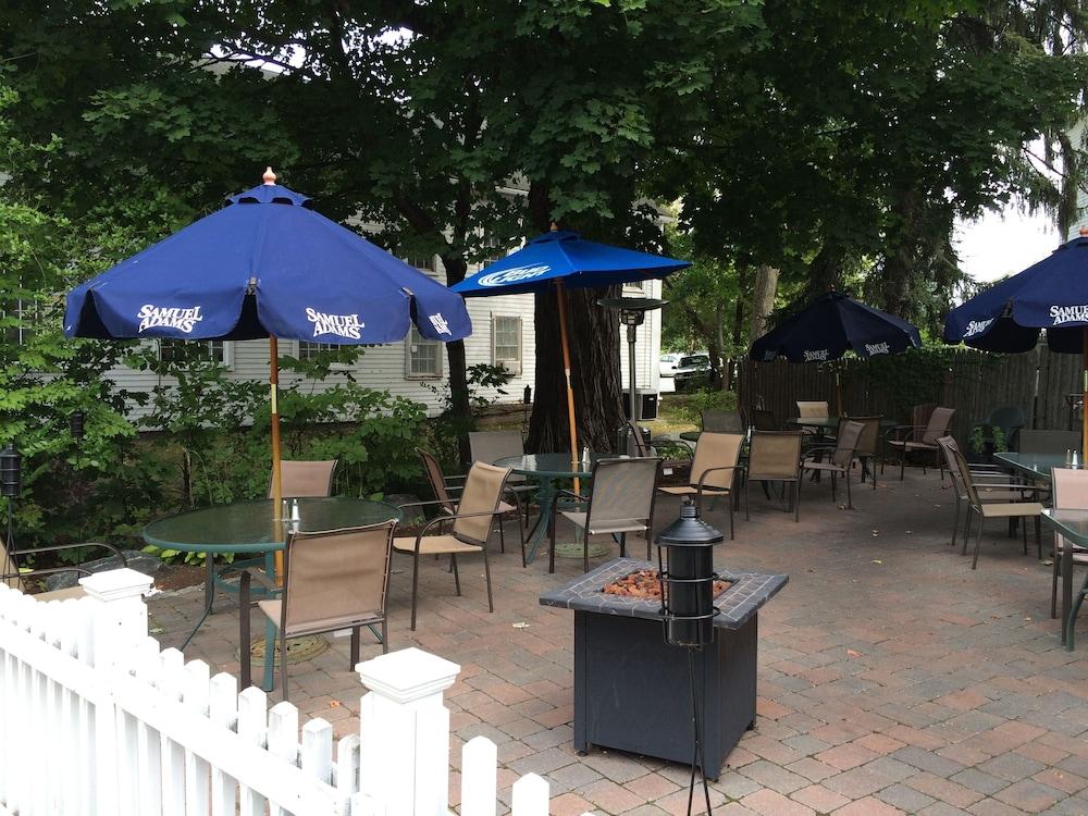 Hunters Grille and Tap at The Grafton Inn photo 8