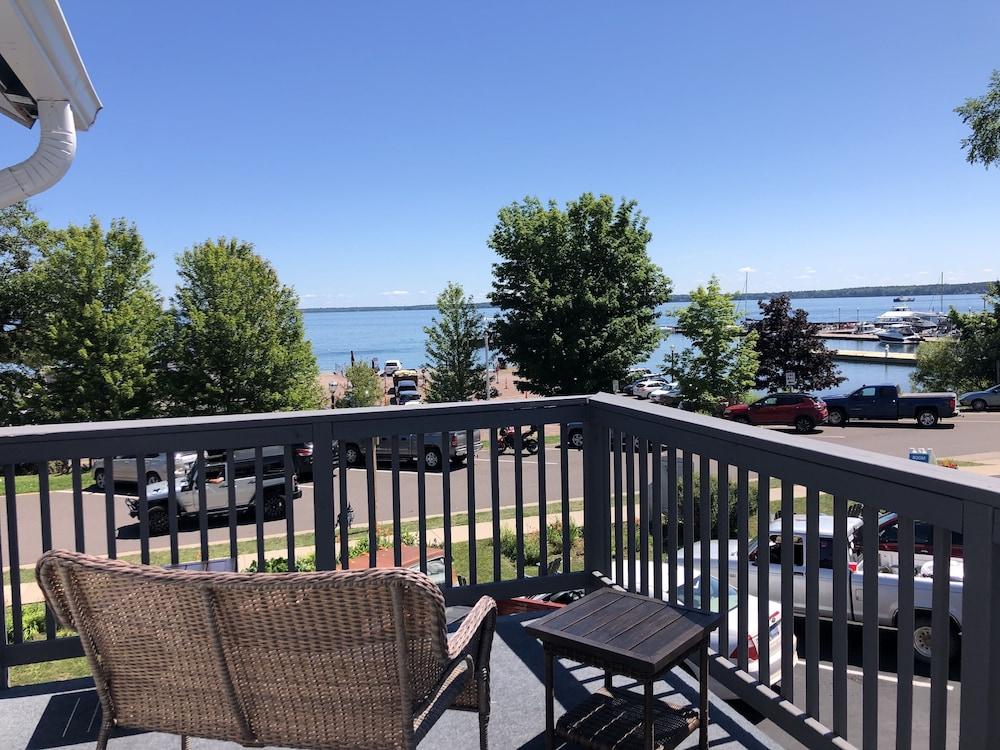 Harbor's Edge Motel photo 70