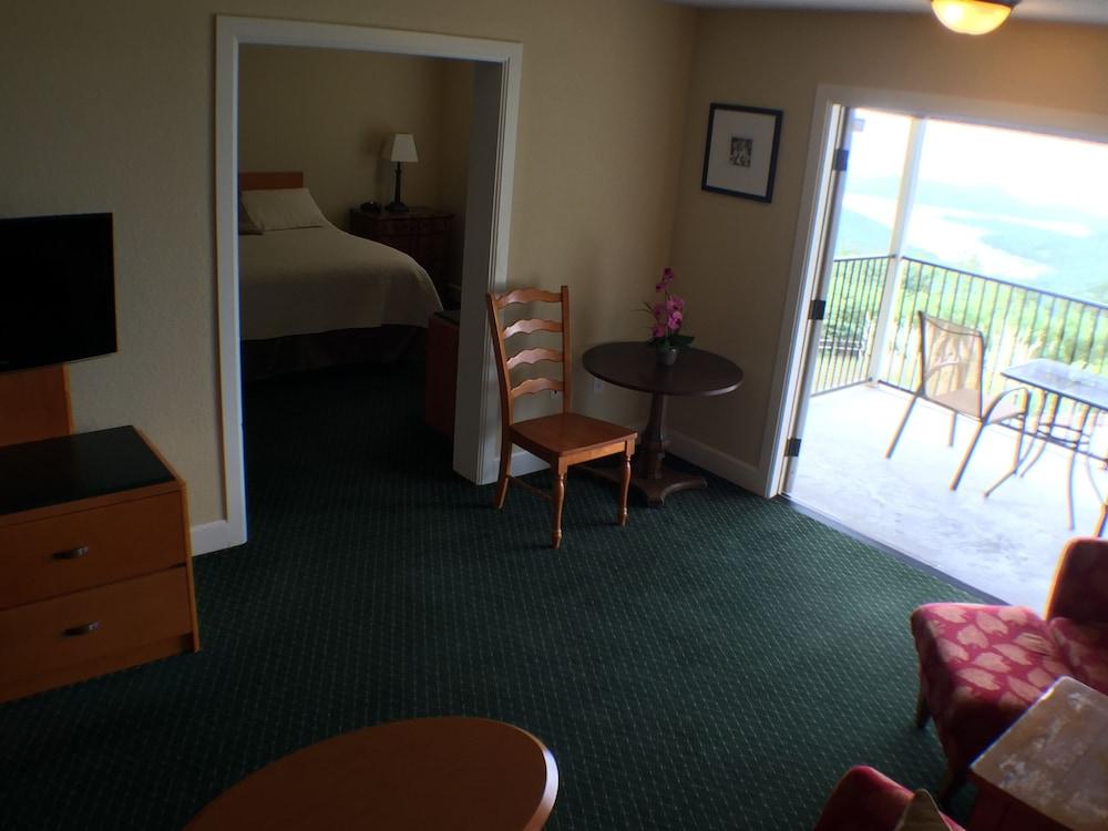 Whitney Mountain Lodge photo 16