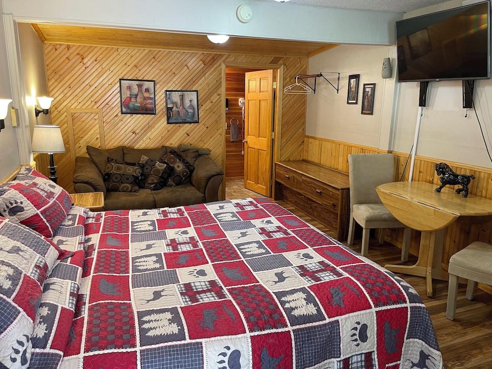 Ponderosa Pines Inn and Cabins photo 2