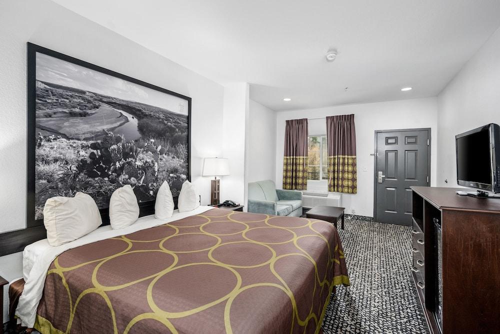 Super 8 by Wyndham Mansfield LA photo 7
