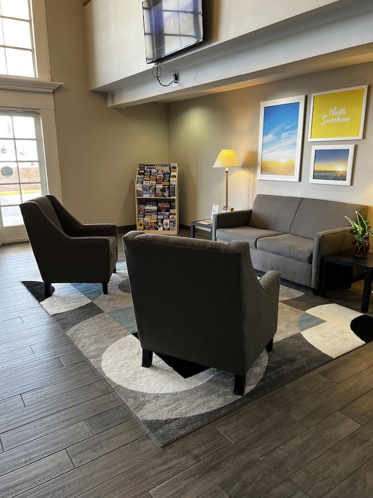 Days Inn by Wyndham Hays photo 6