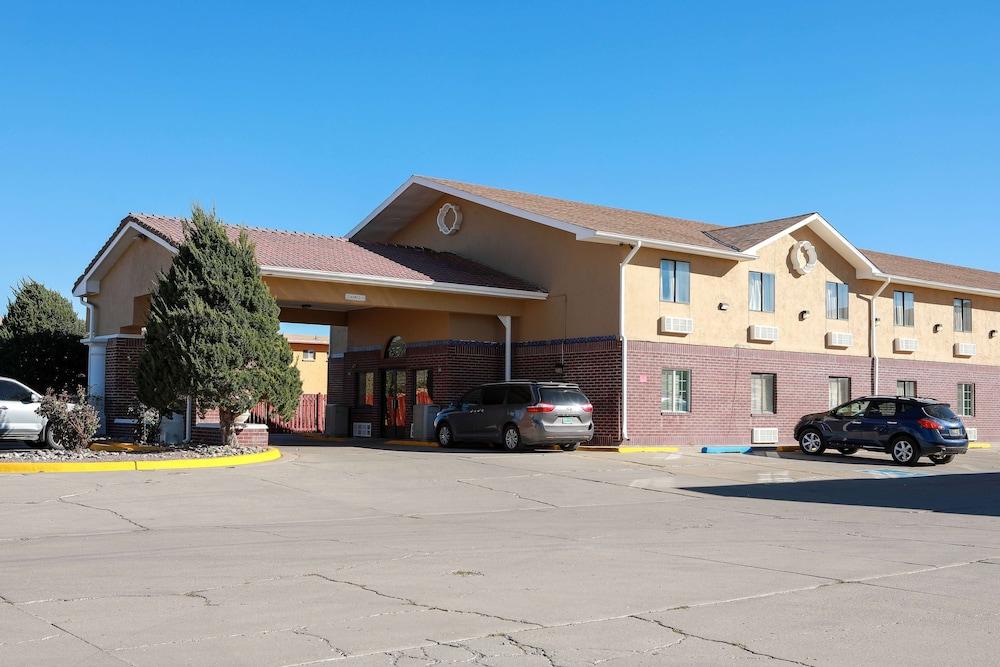 Super 8 by Wyndham Gallup photo 7