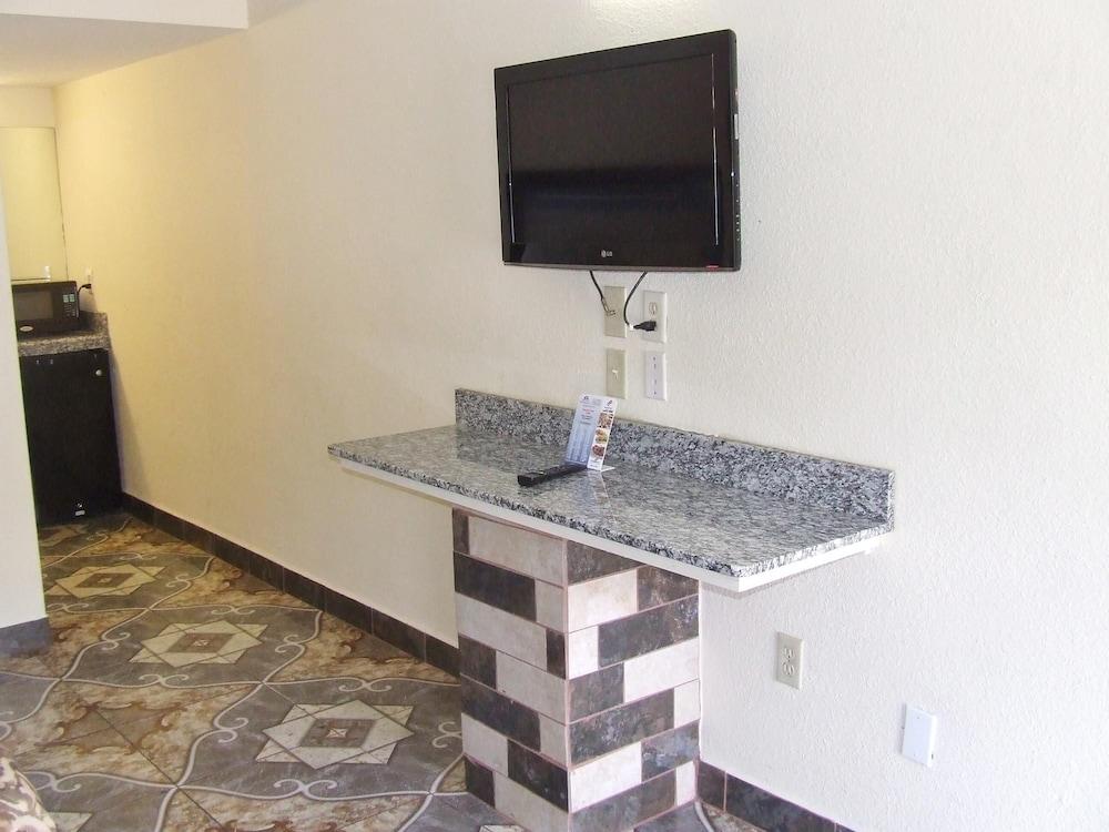 Americas Best Value Inn Beaumont, TX photo 19