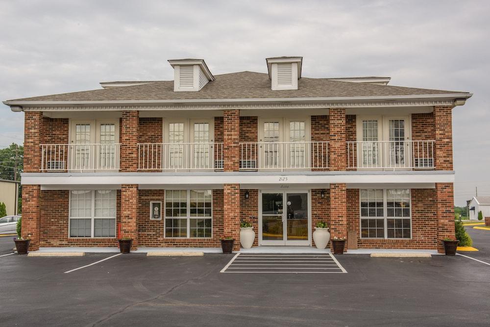 Richland Inn Lawrenceburg photo 39