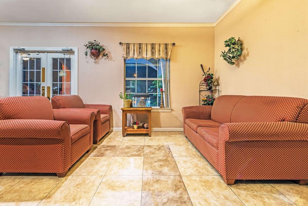 Days Inn by Wyndham Gainesville photo 13