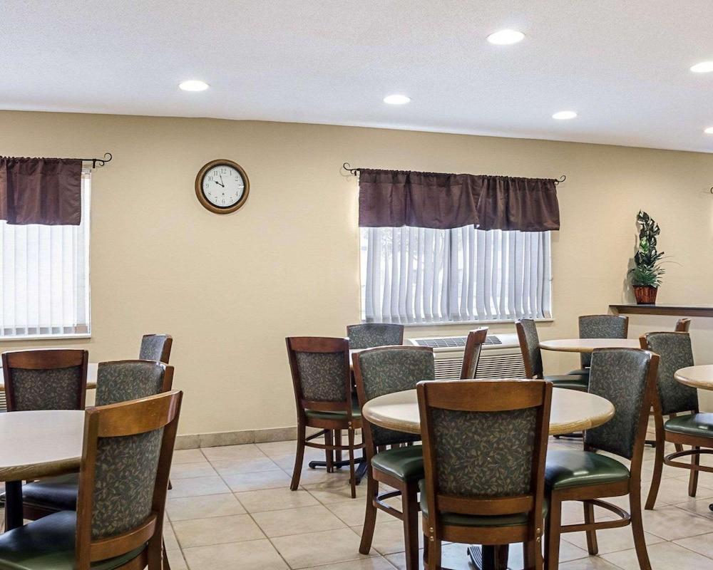 Travelodge by Wyndham Fargo West Acres photo 26