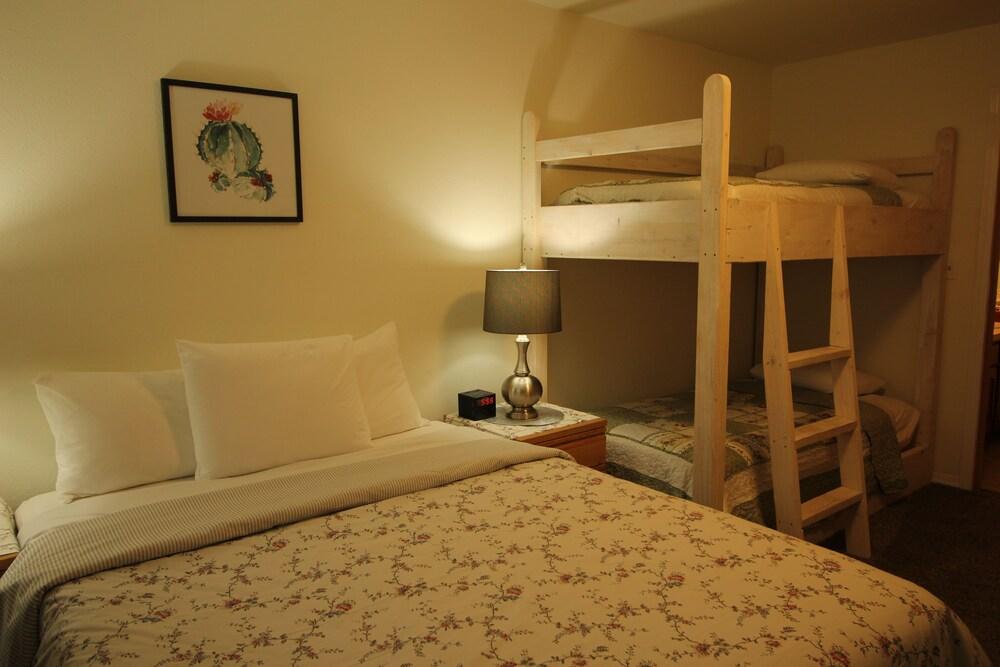 Mariner's Cove Inn photo 63