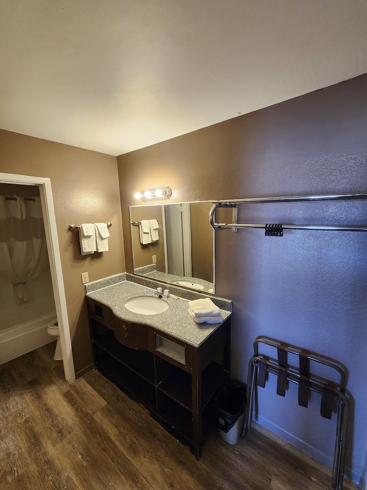 Satellite Inn photo 5