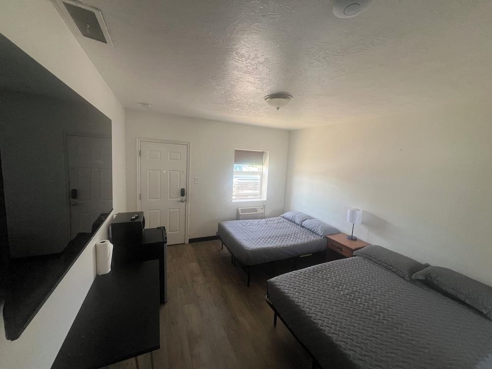 Mac's Motel photo 11