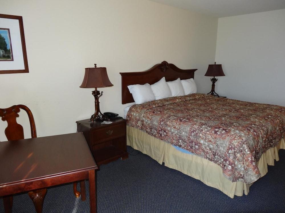 Fairgrounds Inn photo 9