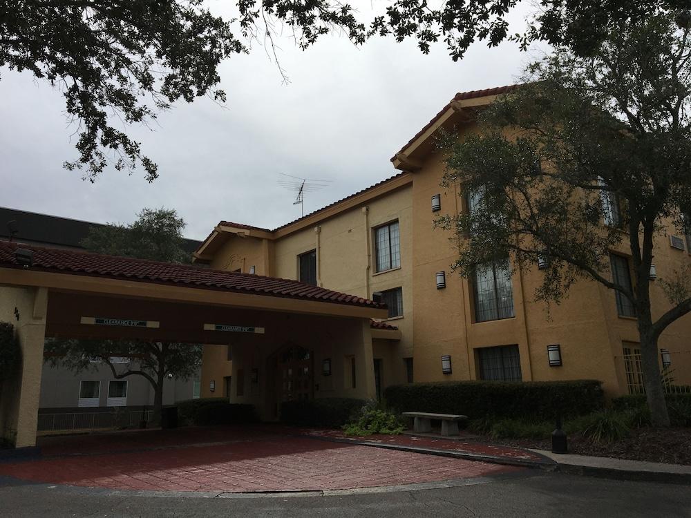 Days Inn by Wyndham Gainesville University I-75 photo 27